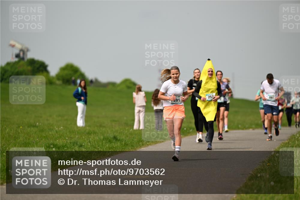 10.05.2026 - 8. Wedeler Halbmarathon Dr. Thomas Lammeyer http://msf.ph/oto/9703562 10.05.2026 11:50:26 Laufen 257, 281 meine-sportfotos.de