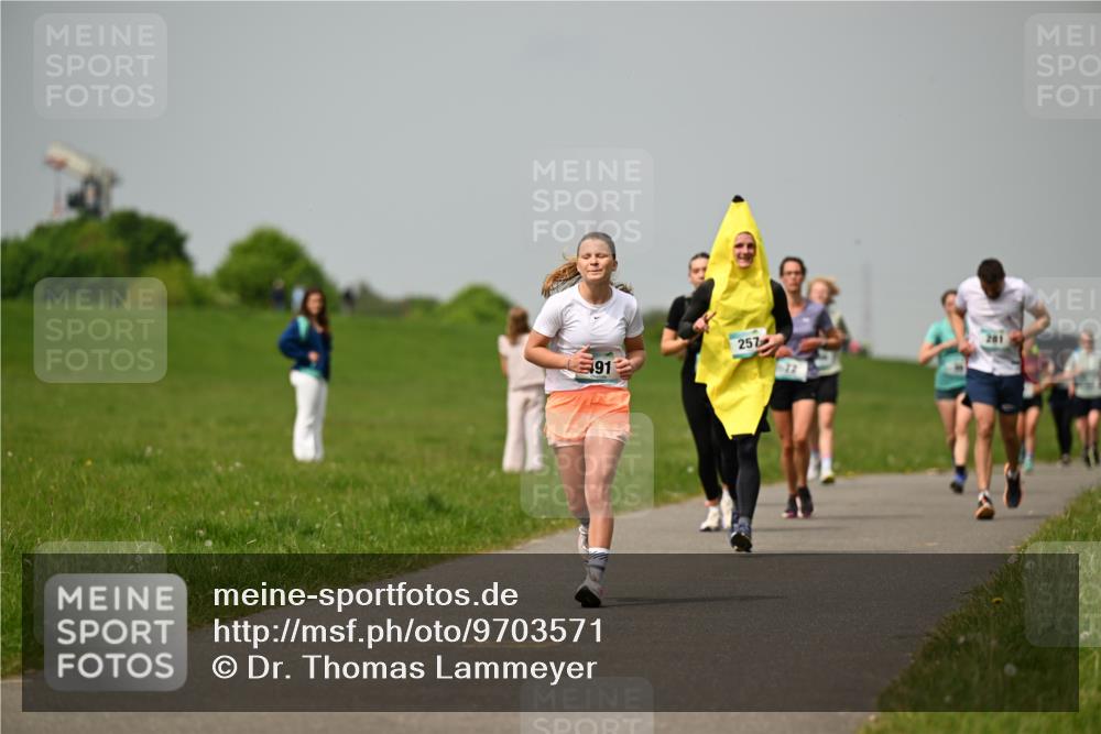 10.05.2026 - 8. Wedeler Halbmarathon Dr. Thomas Lammeyer http://msf.ph/oto/9703571 10.05.2026 11:50:27 Laufen 257, 201 meine-sportfotos.de