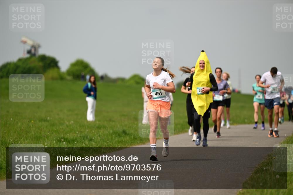 10.05.2026 - 8. Wedeler Halbmarathon Dr. Thomas Lammeyer http://msf.ph/oto/9703576 10.05.2026 11:50:27 Laufen 491 meine-sportfotos.de