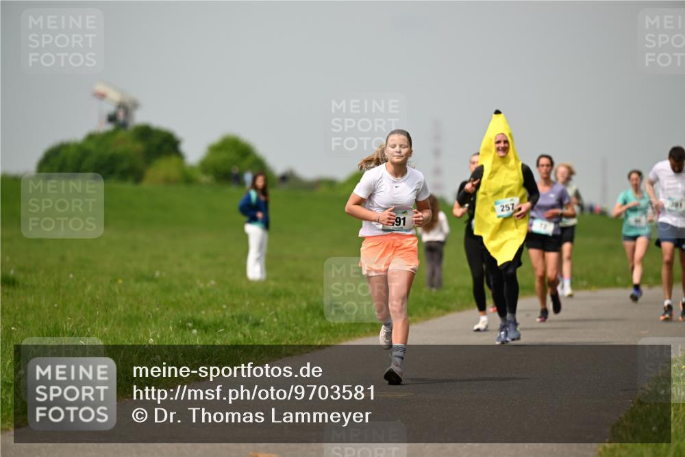 10.05.2026 - 8. Wedeler Halbmarathon Dr. Thomas Lammeyer http://msf.ph/oto/9703581 10.05.2026 11:50:27 Laufen 257, 201 meine-sportfotos.de