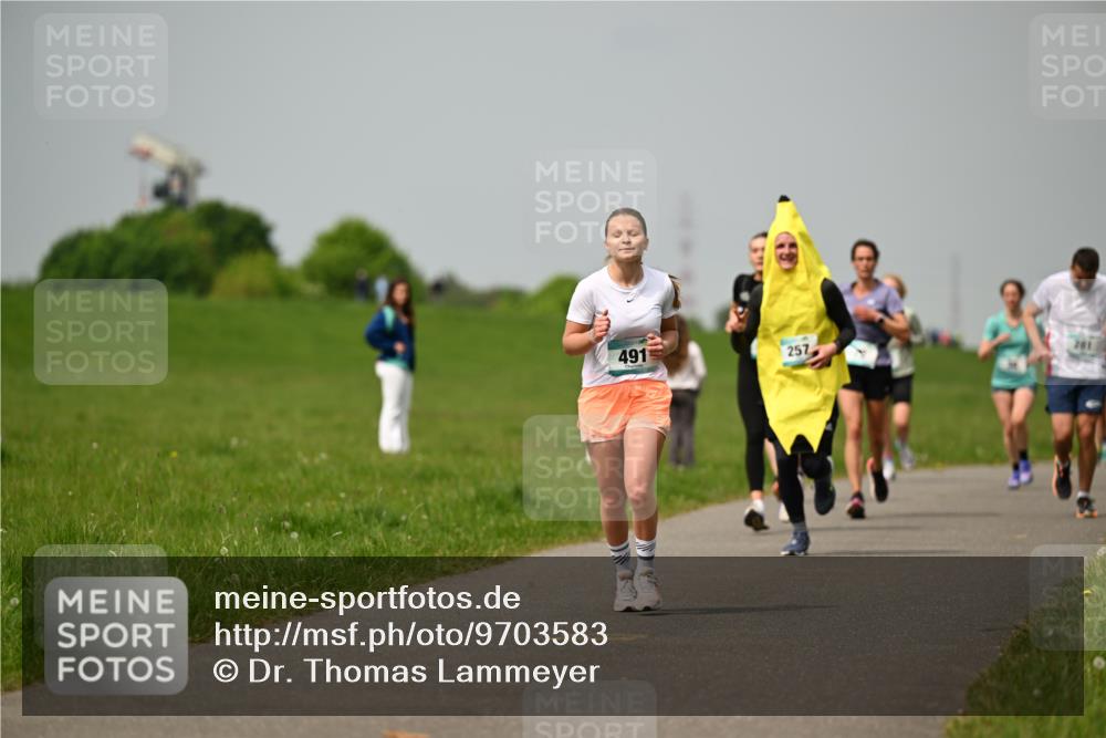 10.05.2026 - 8. Wedeler Halbmarathon Dr. Thomas Lammeyer http://msf.ph/oto/9703583 10.05.2026 11:50:27 Laufen 491, 257 meine-sportfotos.de
