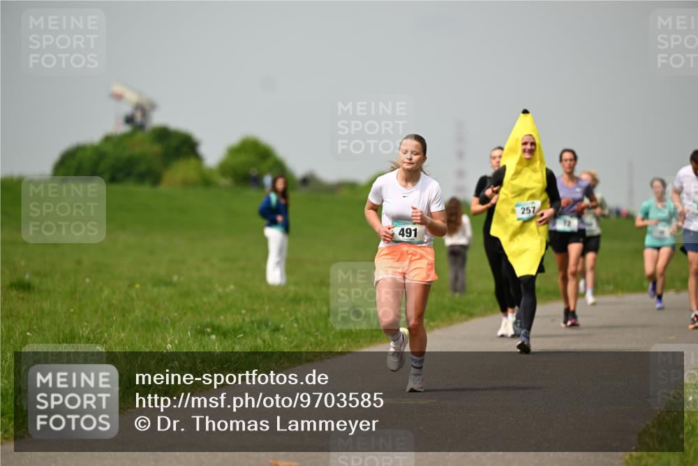 10.05.2026 - 8. Wedeler Halbmarathon Dr. Thomas Lammeyer http://msf.ph/oto/9703585 10.05.2026 11:50:28 Laufen 491, 257 meine-sportfotos.de