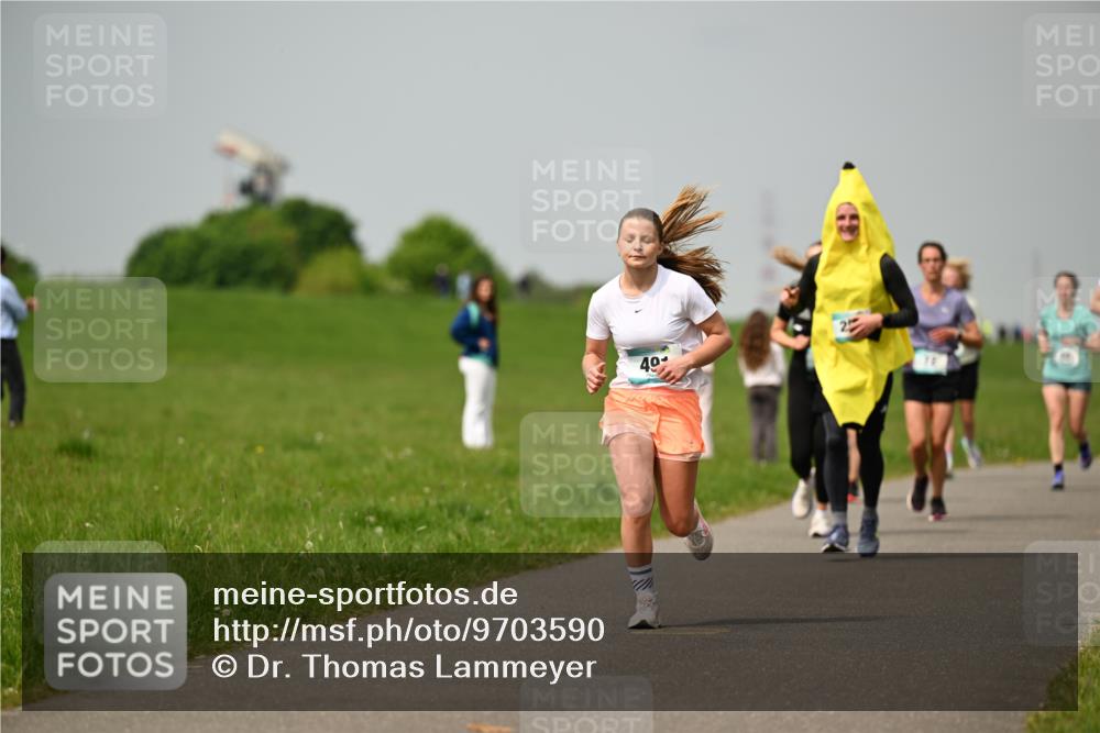 10.05.2026 - 8. Wedeler Halbmarathon Dr. Thomas Lammeyer http://msf.ph/oto/9703590 10.05.2026 11:50:28 Laufen  meine-sportfotos.de