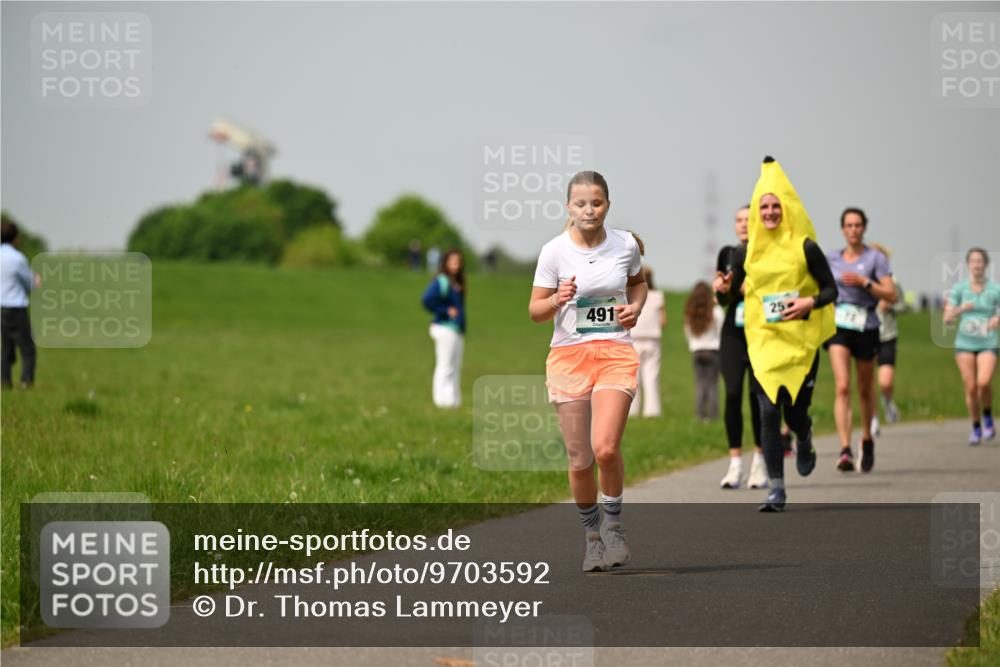 10.05.2026 - 8. Wedeler Halbmarathon Dr. Thomas Lammeyer http://msf.ph/oto/9703592 10.05.2026 11:50:28 Laufen 491 meine-sportfotos.de