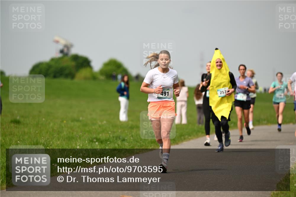 10.05.2026 - 8. Wedeler Halbmarathon Dr. Thomas Lammeyer http://msf.ph/oto/9703595 10.05.2026 11:50:28 Laufen 491, 257 meine-sportfotos.de