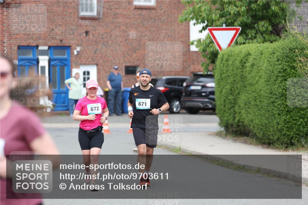 10.05.2026 - 8. Wedeler Halbmarathon Andreas Tolksdorf http://msf.ph/oto/9703611 10.05.2026 10:31:31 Laufen 671, 672 meine-sportfotos.de