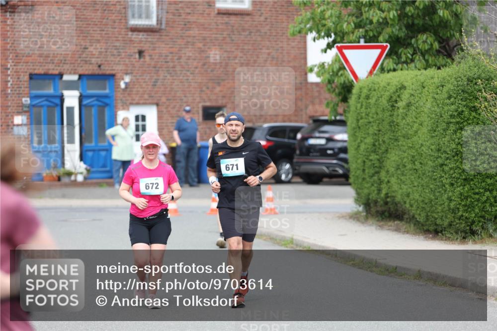 10.05.2026 - 8. Wedeler Halbmarathon Andreas Tolksdorf http://msf.ph/oto/9703614 10.05.2026 10:31:32 Laufen 672, 671 meine-sportfotos.de