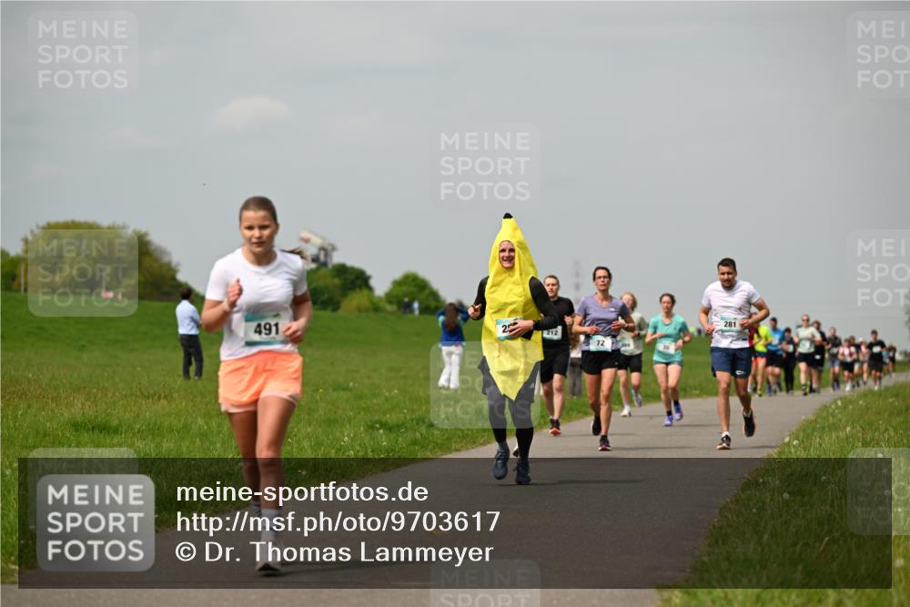 10.05.2026 - 8. Wedeler Halbmarathon Dr. Thomas Lammeyer http://msf.ph/oto/9703617 10.05.2026 11:50:31 Laufen 491, 212, 281 meine-sportfotos.de