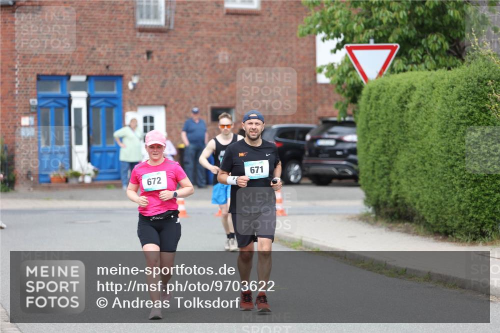 10.05.2026 - 8. Wedeler Halbmarathon Andreas Tolksdorf http://msf.ph/oto/9703622 10.05.2026 10:31:32 Laufen 672, 671 meine-sportfotos.de