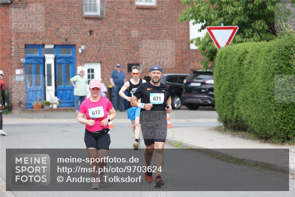 10.05.2026 - 8. Wedeler Halbmarathon Andreas Tolksdorf http://msf.ph/oto/9703624 10.05.2026 10:31:32 Laufen 672, 1, 671 meine-sportfotos.de