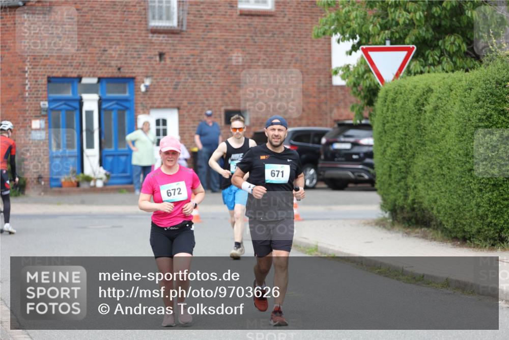 10.05.2026 - 8. Wedeler Halbmarathon Andreas Tolksdorf http://msf.ph/oto/9703626 10.05.2026 10:31:32 Laufen 672, 671 meine-sportfotos.de