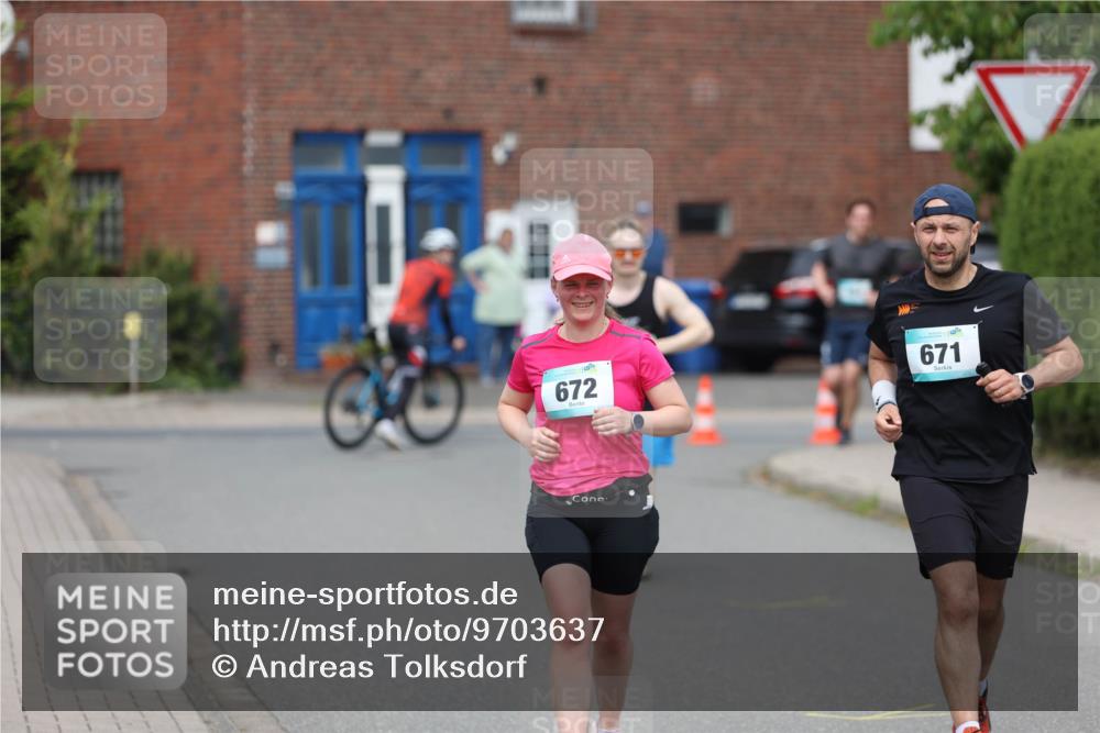 10.05.2026 - 8. Wedeler Halbmarathon Andreas Tolksdorf http://msf.ph/oto/9703637 10.05.2026 10:31:34 Laufen 672, 671 meine-sportfotos.de