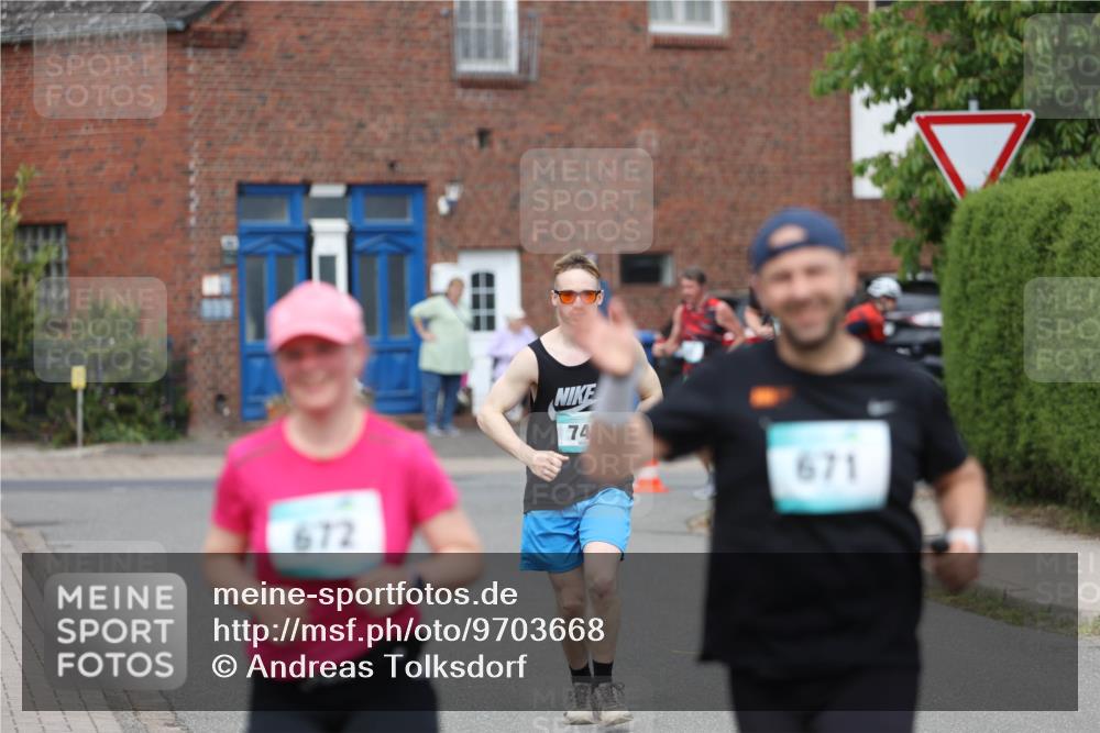 10.05.2026 - 8. Wedeler Halbmarathon Andreas Tolksdorf http://msf.ph/oto/9703668 10.05.2026 10:31:36 Laufen 672, 74, 671 meine-sportfotos.de
