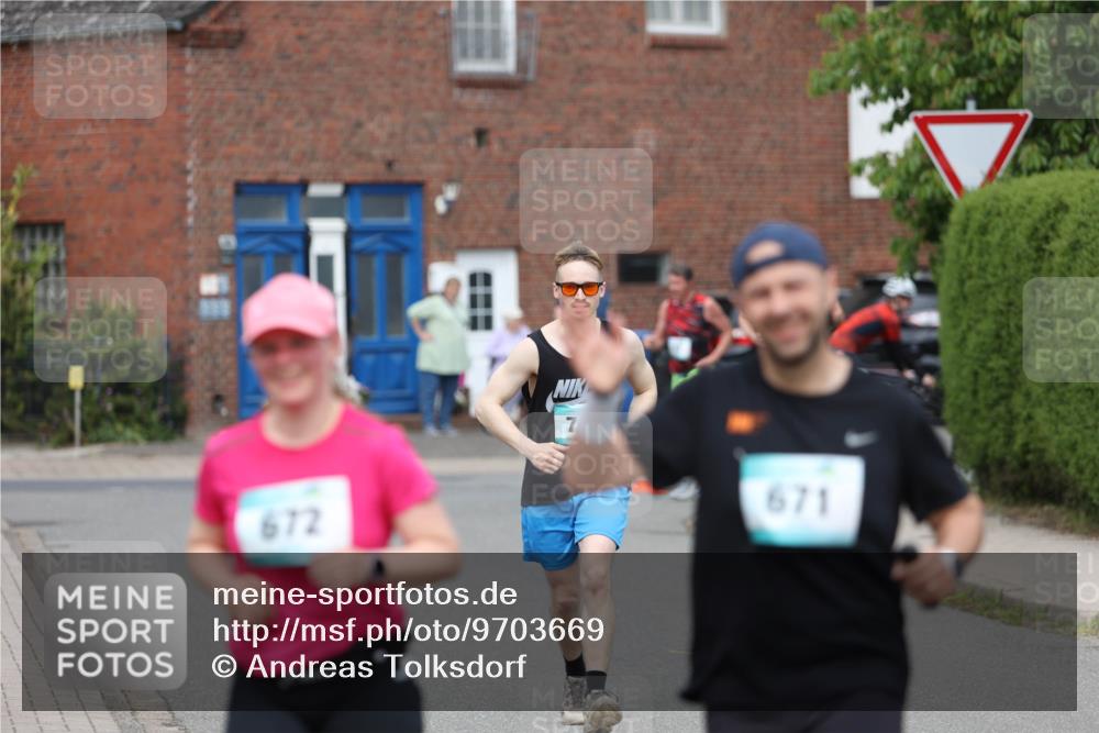 10.05.2026 - 8. Wedeler Halbmarathon Andreas Tolksdorf http://msf.ph/oto/9703669 10.05.2026 10:31:36 Laufen 672, 671 meine-sportfotos.de