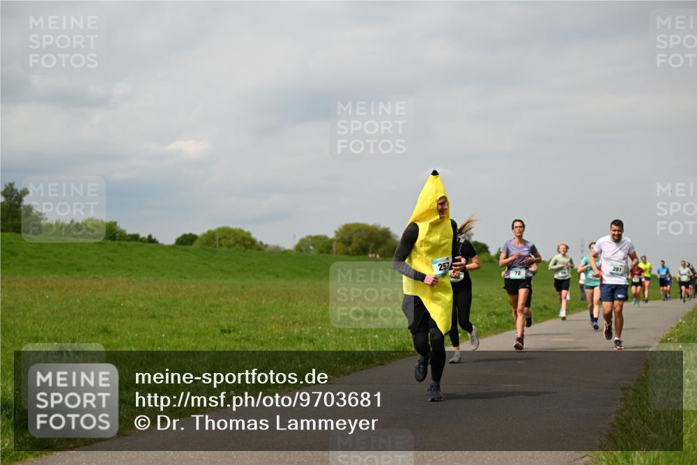 10.05.2026 - 8. Wedeler Halbmarathon Dr. Thomas Lammeyer http://msf.ph/oto/9703681 10.05.2026 11:50:34 Laufen 257, 281 meine-sportfotos.de