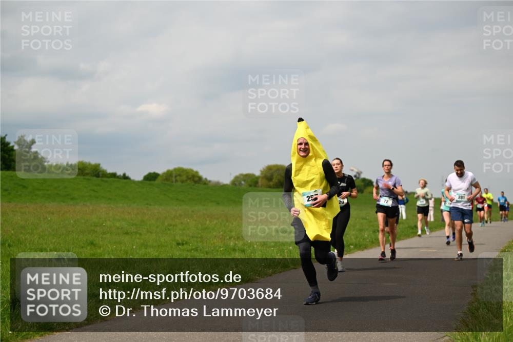 10.05.2026 - 8. Wedeler Halbmarathon Dr. Thomas Lammeyer http://msf.ph/oto/9703684 10.05.2026 11:50:35 Laufen 281 meine-sportfotos.de