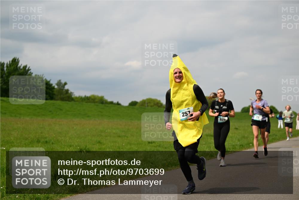 10.05.2026 - 8. Wedeler Halbmarathon Dr. Thomas Lammeyer http://msf.ph/oto/9703699 10.05.2026 11:50:35 Laufen 257, 820 meine-sportfotos.de
