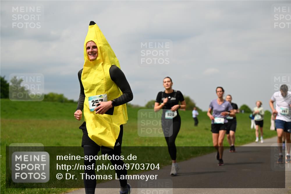 10.05.2026 - 8. Wedeler Halbmarathon Dr. Thomas Lammeyer http://msf.ph/oto/9703704 10.05.2026 11:50:36 Laufen 257, 820, 201 meine-sportfotos.de
