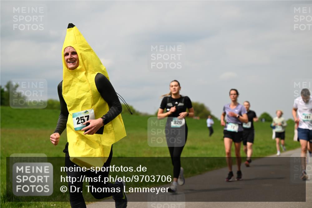 10.05.2026 - 8. Wedeler Halbmarathon Dr. Thomas Lammeyer http://msf.ph/oto/9703706 10.05.2026 11:50:36 Laufen 257, 820 meine-sportfotos.de