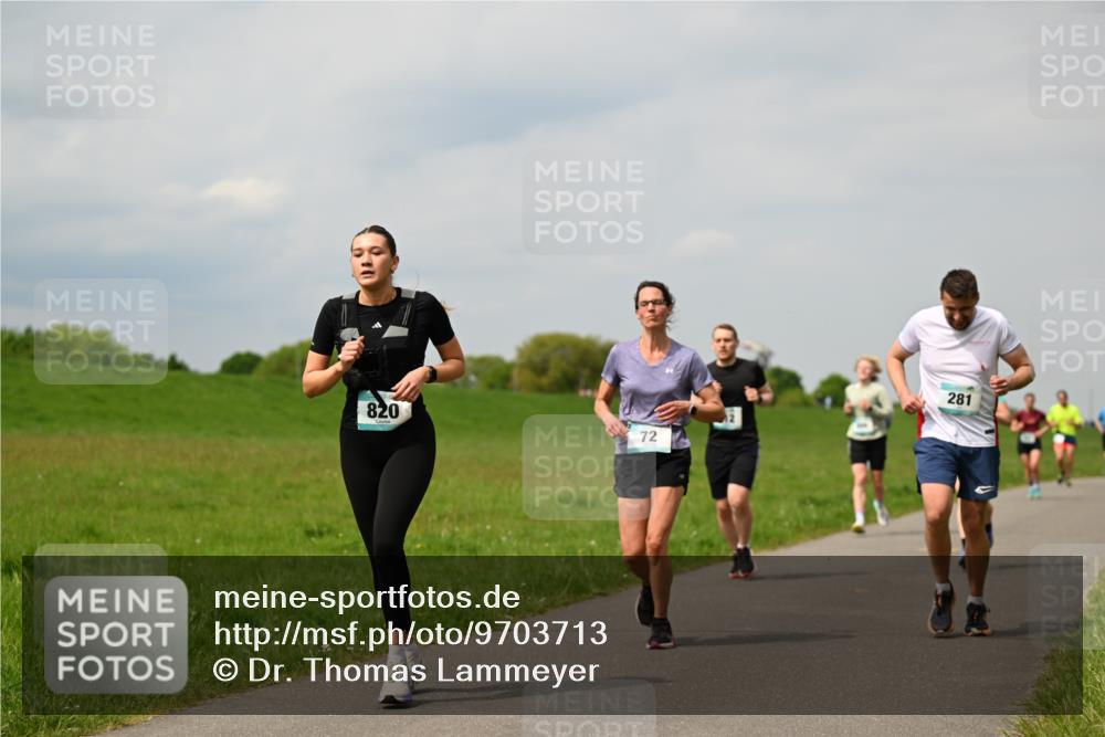 10.05.2026 - 8. Wedeler Halbmarathon Dr. Thomas Lammeyer http://msf.ph/oto/9703713 10.05.2026 11:50:37 Laufen 820, 281 meine-sportfotos.de