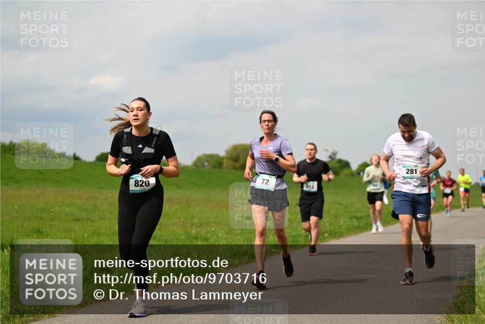 10.05.2026 - 8. Wedeler Halbmarathon Dr. Thomas Lammeyer http://msf.ph/oto/9703716 10.05.2026 11:50:37 Laufen 820, 212, 281 meine-sportfotos.de
