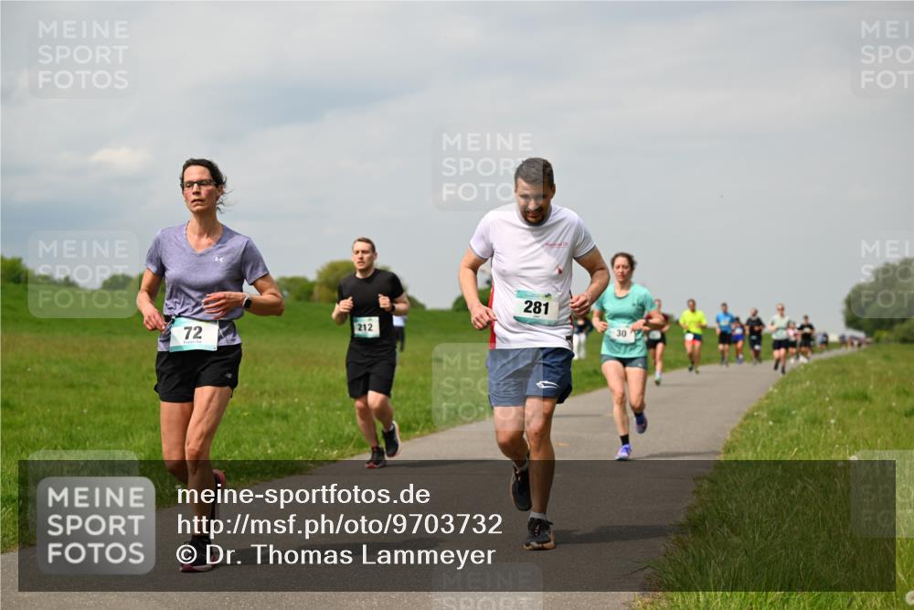 10.05.2026 - 8. Wedeler Halbmarathon Dr. Thomas Lammeyer http://msf.ph/oto/9703732 10.05.2026 11:50:38 Laufen 212, 281 meine-sportfotos.de