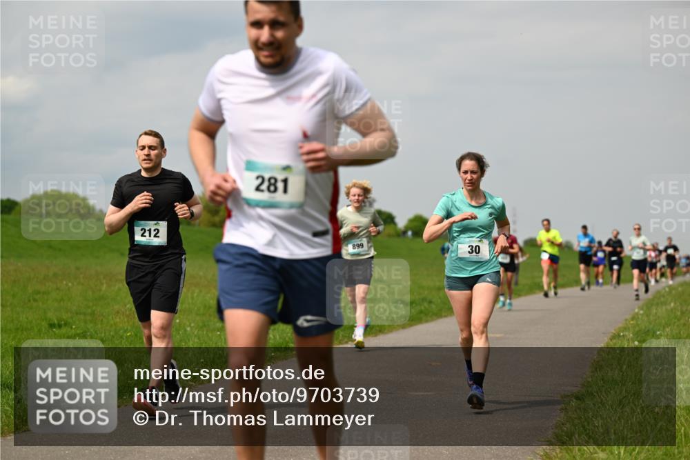 10.05.2026 - 8. Wedeler Halbmarathon Dr. Thomas Lammeyer http://msf.ph/oto/9703739 10.05.2026 11:50:39 Laufen 212, 281, 899 meine-sportfotos.de