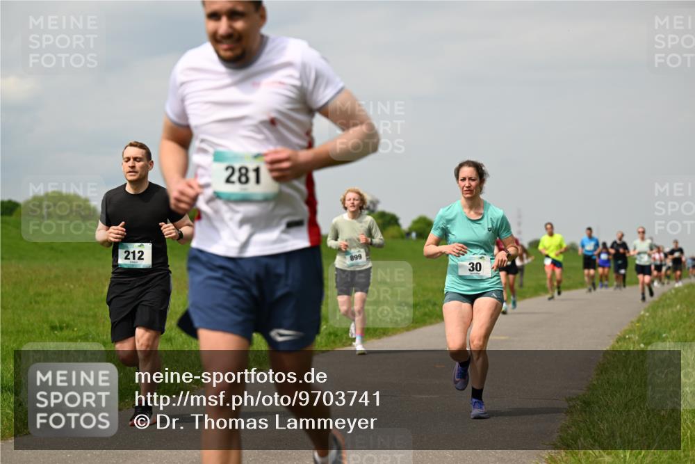 10.05.2026 - 8. Wedeler Halbmarathon Dr. Thomas Lammeyer http://msf.ph/oto/9703741 10.05.2026 11:50:39 Laufen 212, 281, 899 meine-sportfotos.de