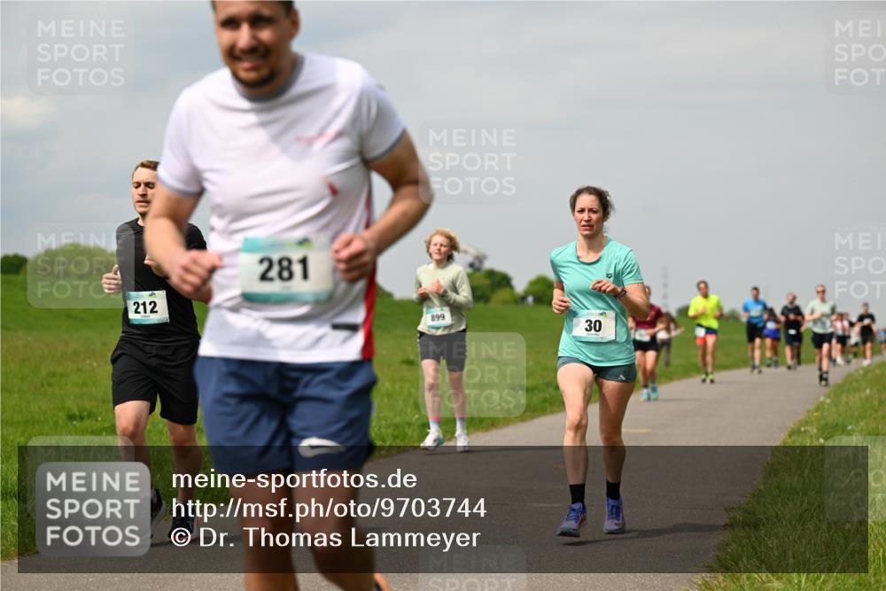 10.05.2026 - 8. Wedeler Halbmarathon Dr. Thomas Lammeyer http://msf.ph/oto/9703744 10.05.2026 11:50:39 Laufen 212, 281, 899 meine-sportfotos.de