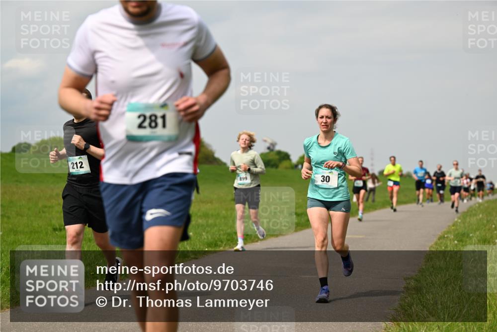 10.05.2026 - 8. Wedeler Halbmarathon Dr. Thomas Lammeyer http://msf.ph/oto/9703746 10.05.2026 11:50:40 Laufen 212, 281, 899 meine-sportfotos.de