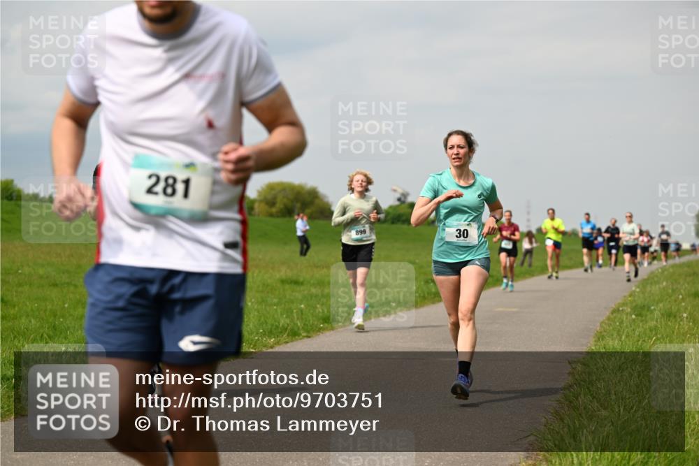 10.05.2026 - 8. Wedeler Halbmarathon Dr. Thomas Lammeyer http://msf.ph/oto/9703751 10.05.2026 11:50:40 Laufen 281, 899 meine-sportfotos.de