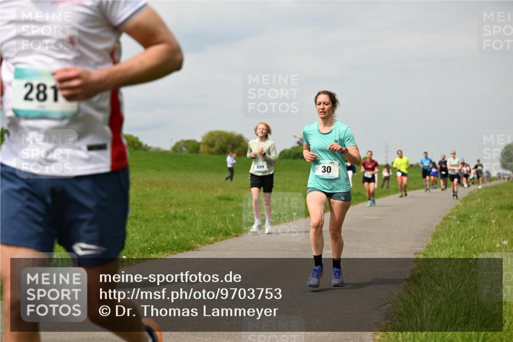 10.05.2026 - 8. Wedeler Halbmarathon Dr. Thomas Lammeyer http://msf.ph/oto/9703753 10.05.2026 11:50:40 Laufen 281, 899 meine-sportfotos.de