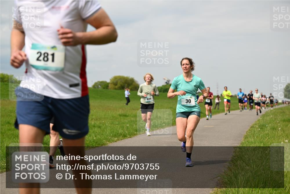 10.05.2026 - 8. Wedeler Halbmarathon Dr. Thomas Lammeyer http://msf.ph/oto/9703755 10.05.2026 11:50:40 Laufen 281, 899 meine-sportfotos.de
