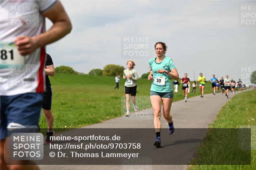 10.05.2026 - 8. Wedeler Halbmarathon Dr. Thomas Lammeyer http://msf.ph/oto/9703758 10.05.2026 11:50:40 Laufen 899 meine-sportfotos.de