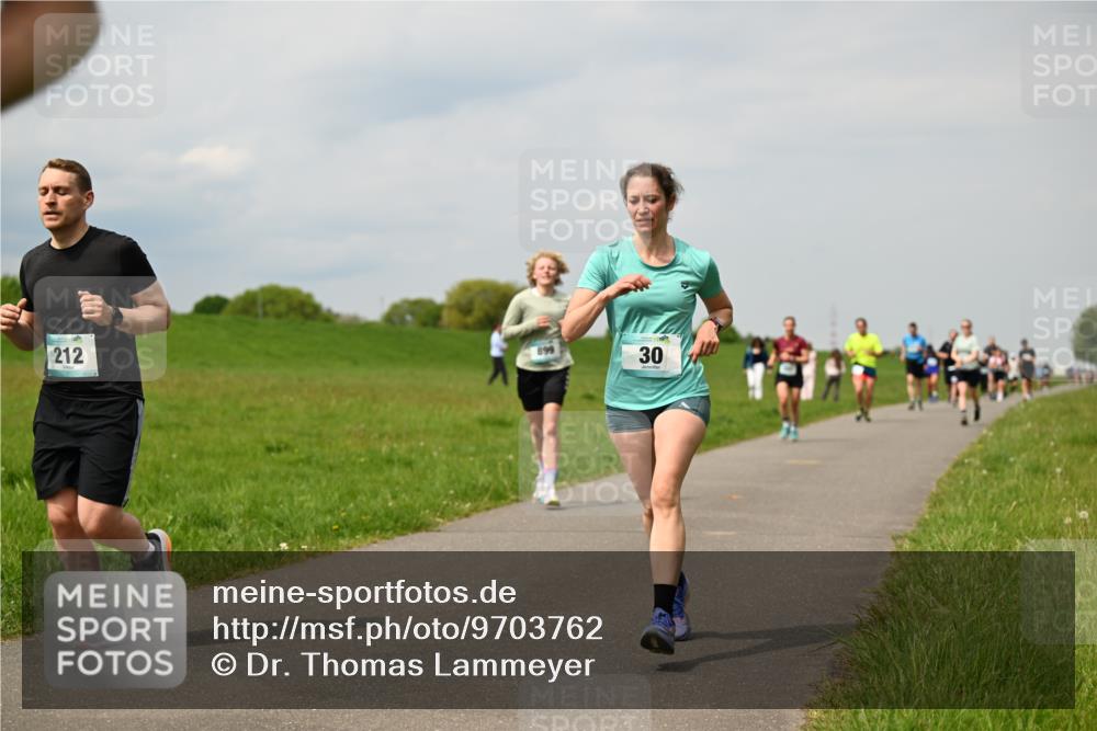 10.05.2026 - 8. Wedeler Halbmarathon Dr. Thomas Lammeyer http://msf.ph/oto/9703762 10.05.2026 11:50:40 Laufen 212, 899 meine-sportfotos.de