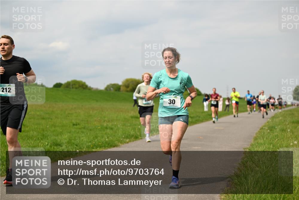 10.05.2026 - 8. Wedeler Halbmarathon Dr. Thomas Lammeyer http://msf.ph/oto/9703764 10.05.2026 11:50:41 Laufen 212 meine-sportfotos.de