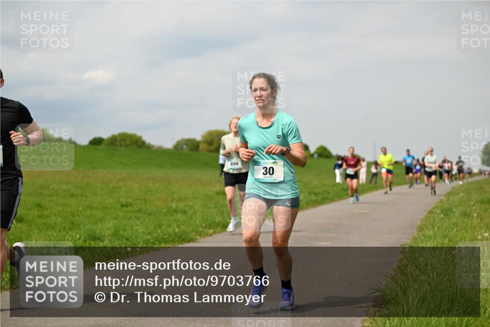10.05.2026 - 8. Wedeler Halbmarathon Dr. Thomas Lammeyer http://msf.ph/oto/9703766 10.05.2026 11:50:41 Laufen 899 meine-sportfotos.de
