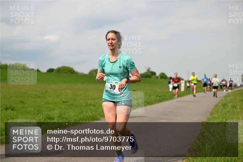10.05.2026 - 8. Wedeler Halbmarathon Dr. Thomas Lammeyer http://msf.ph/oto/9703775 10.05.2026 11:50:41 Laufen  meine-sportfotos.de