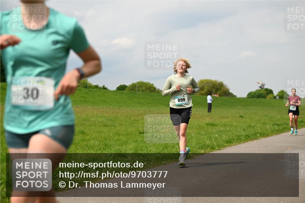 10.05.2026 - 8. Wedeler Halbmarathon Dr. Thomas Lammeyer http://msf.ph/oto/9703777 10.05.2026 11:50:42 Laufen 899, 557 meine-sportfotos.de