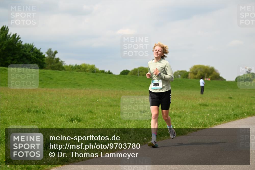 10.05.2026 - 8. Wedeler Halbmarathon Dr. Thomas Lammeyer http://msf.ph/oto/9703780 10.05.2026 11:50:42 Laufen 899 meine-sportfotos.de