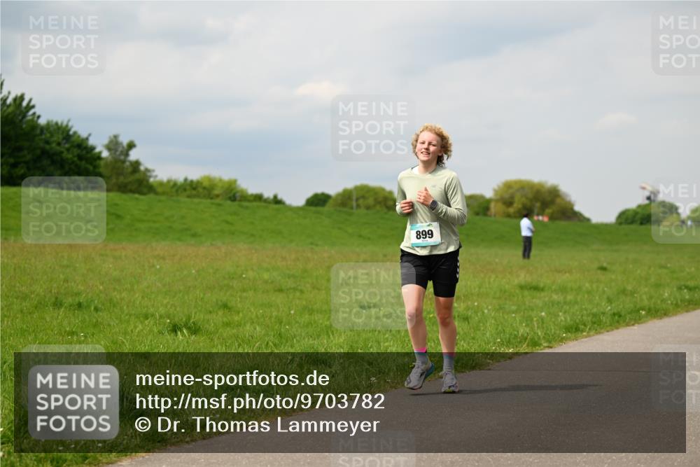 10.05.2026 - 8. Wedeler Halbmarathon Dr. Thomas Lammeyer http://msf.ph/oto/9703782 10.05.2026 11:50:42 Laufen 899 meine-sportfotos.de