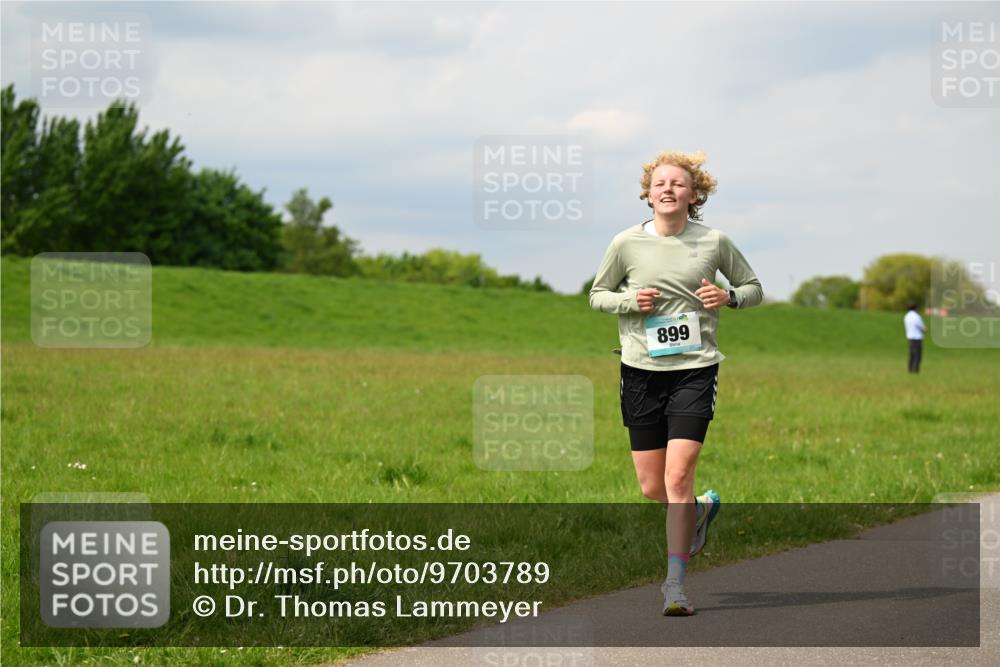 10.05.2026 - 8. Wedeler Halbmarathon Dr. Thomas Lammeyer http://msf.ph/oto/9703789 10.05.2026 11:50:43 Laufen 899 meine-sportfotos.de