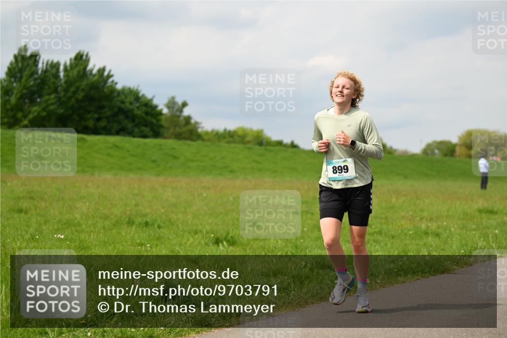 10.05.2026 - 8. Wedeler Halbmarathon Dr. Thomas Lammeyer http://msf.ph/oto/9703791 10.05.2026 11:50:43 Laufen 899 meine-sportfotos.de