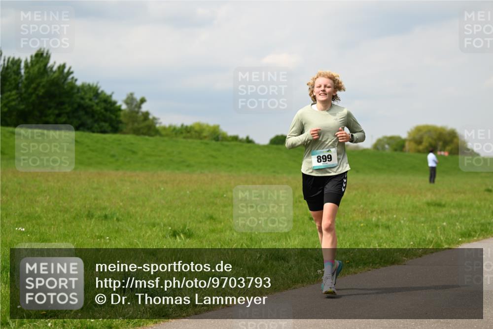 10.05.2026 - 8. Wedeler Halbmarathon Dr. Thomas Lammeyer http://msf.ph/oto/9703793 10.05.2026 11:50:42 Laufen 899 meine-sportfotos.de