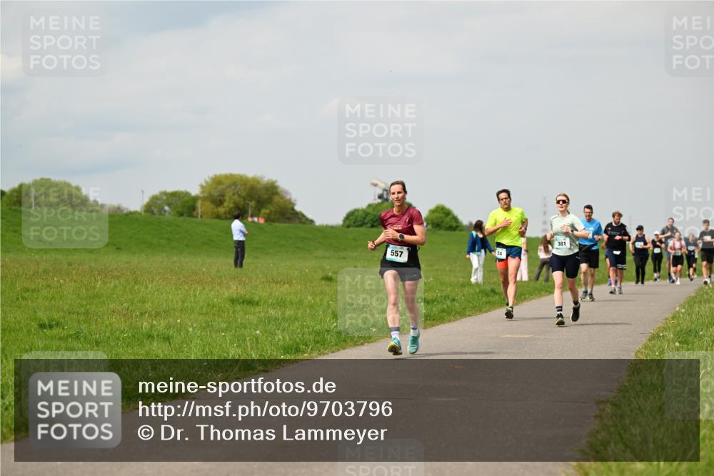 10.05.2026 - 8. Wedeler Halbmarathon Dr. Thomas Lammeyer http://msf.ph/oto/9703796 10.05.2026 11:50:44 Laufen 381, 557 meine-sportfotos.de