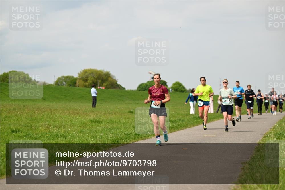 10.05.2026 - 8. Wedeler Halbmarathon Dr. Thomas Lammeyer http://msf.ph/oto/9703798 10.05.2026 11:50:44 Laufen 381 meine-sportfotos.de
