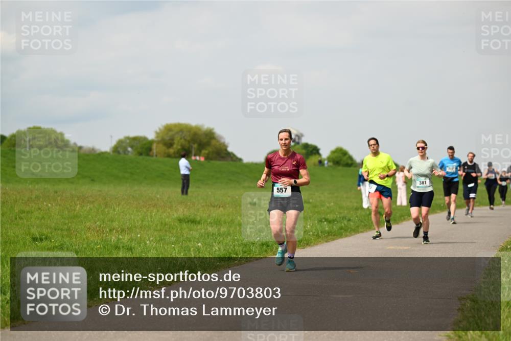 10.05.2026 - 8. Wedeler Halbmarathon Dr. Thomas Lammeyer http://msf.ph/oto/9703803 10.05.2026 11:50:44 Laufen 381, 557 meine-sportfotos.de