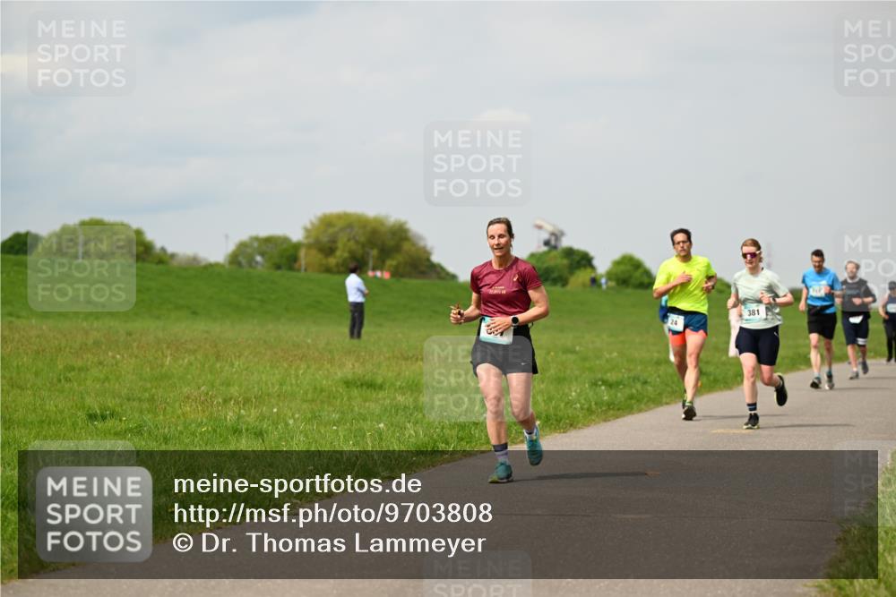 10.05.2026 - 8. Wedeler Halbmarathon Dr. Thomas Lammeyer http://msf.ph/oto/9703808 10.05.2026 11:50:45 Laufen 381 meine-sportfotos.de