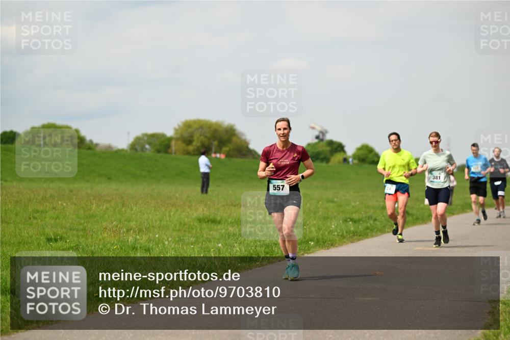10.05.2026 - 8. Wedeler Halbmarathon Dr. Thomas Lammeyer http://msf.ph/oto/9703810 10.05.2026 11:50:45 Laufen 0975, 557, 381 meine-sportfotos.de