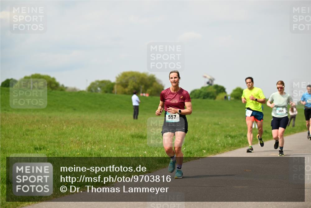 10.05.2026 - 8. Wedeler Halbmarathon Dr. Thomas Lammeyer http://msf.ph/oto/9703816 10.05.2026 11:50:45 Laufen 0975, 557, 381 meine-sportfotos.de